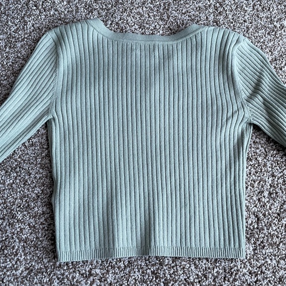 Ariztia Sunday Best Cropped Sweater - Picture 4 of 5